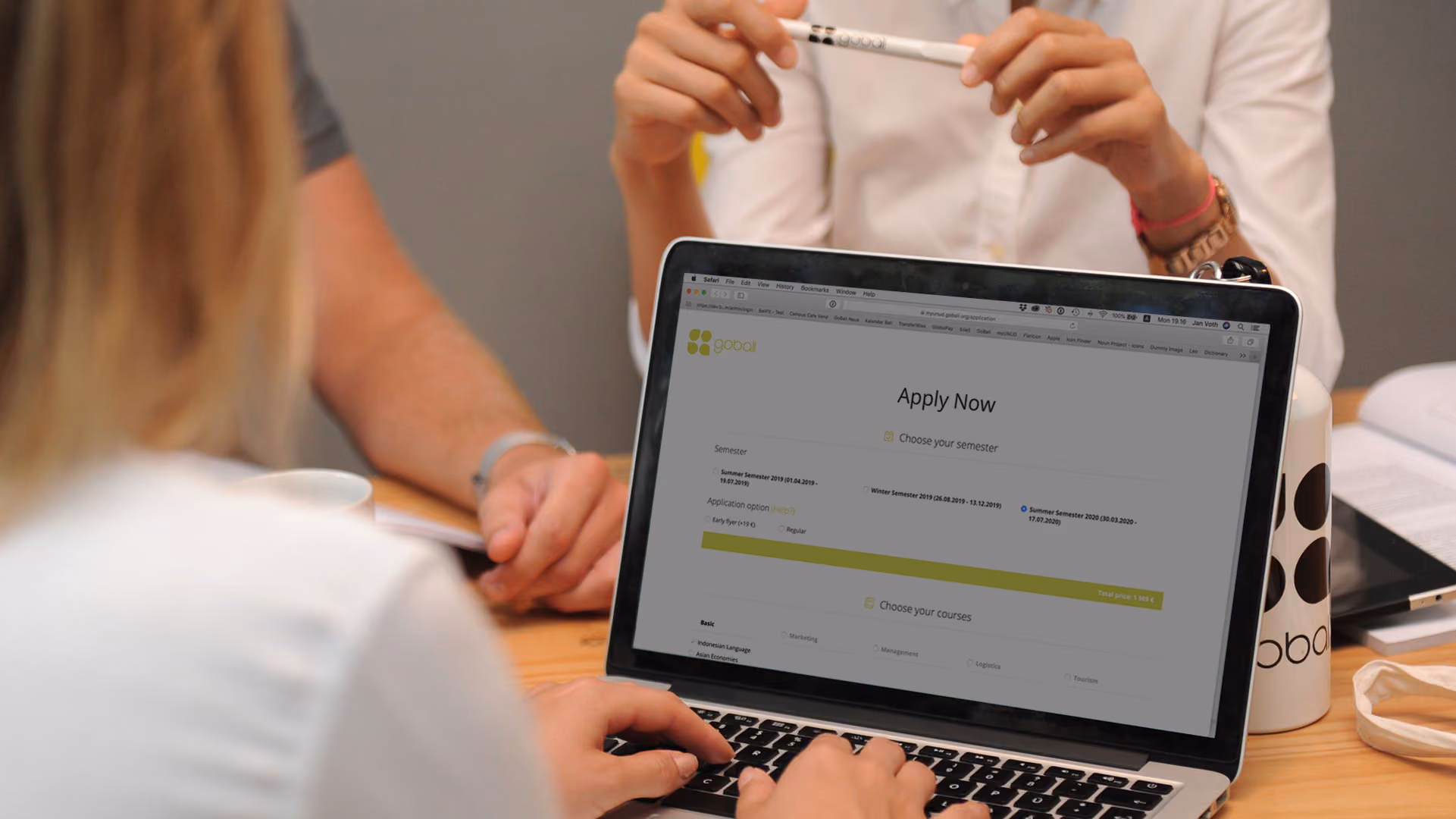 Student filling in the GoBali online application for a semester in Bali